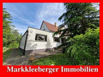 Markkleeberger See: Doppelhaushälfte mit Potenzial und Nebengebäuden