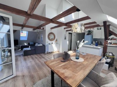 Imposante 4-Raum-Dachgeschosswohnung mit luxuriöser Innenausstattung mit EBK in Penzing