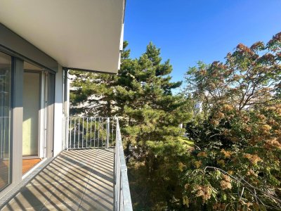 Helle 2-Zimmer-Wohnung mit Balkon &amp; Grünblick in 1110 Wien – Tiefgaragenstellplatz inklusive!