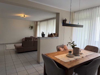 Großzügige 4-Zimmer-Wohnung mit Aufzug direkt am Opladener Platz
