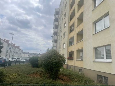 schicke frisch renovierte 2 Zimmer Wohnung mit Balkon