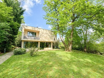 Exklusive Bauhaus-Villa mit Parkgarten &amp; Pool am Waldrand
