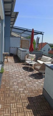Lichtdurchflutet, Hohe Decken, Südblick - exklusive Dachgeschosswohnung mit 23 m² Dachterrasse
