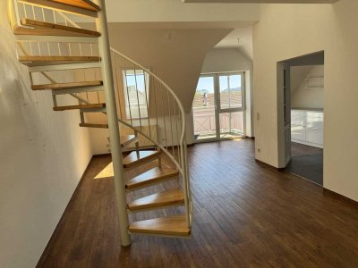 Lichtdurchflutete 3,5-Zimmer-Maisonette mit zwei Zugängen | 2 Balkone | Aufzug | TG-Stellplatz