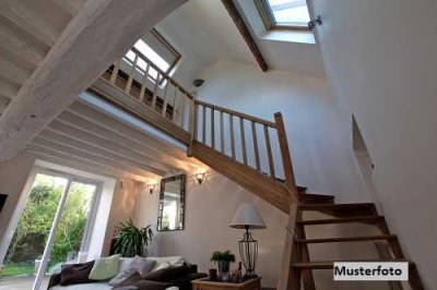 Beidseitig angeb. Einfamilienhaus im Villenviertel