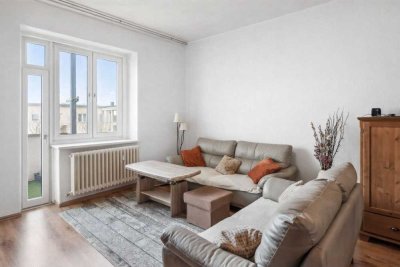 Helle und bezugsfreie 3-Zimmer-Altbauwohnung mit Balkon in Berlin-Steglitz