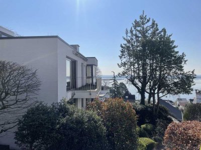 Wohnung mit weiträumigem Elbblick und zwei Stellpätzen unmittelbar vor der Tür
