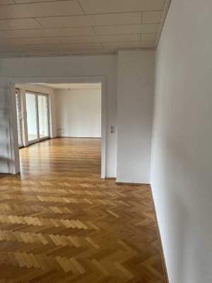 Großzügige Maisonette-Wohnung mit Garten!