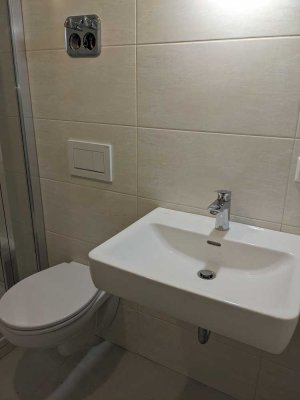 Kernsanierte 1-Zimmer-Wohnung mit Einbauküche und Tiefgaragenstellplatz