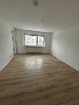 2 Zimmerwohnung in Engelsby mit Balkon/Loggia und Aufzug zum selber Streichen! Ab dem 16.03.2026!