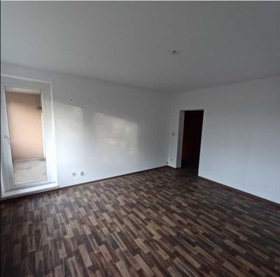 Schöne 3 ZKB mit Balkon