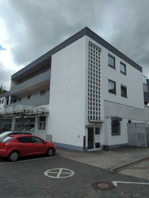 ab sofort: renovierte, helle, gut geschnittene 2ZKB Wohnung mit großem Balkon und Kellerraum