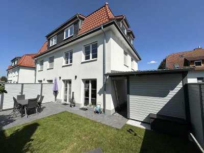 Luxuriöse Doppelhaushälfte mit Premium-Ausstattung – Erstvermietung ab 01.09.2025