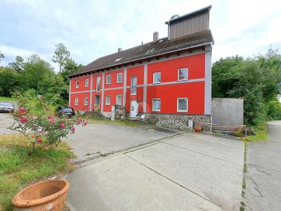 VIEL PLATZ MIT BACHLAUF UND EIGENEM WEIHER