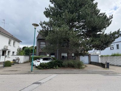 Vier-Parteienhaus im Ortskern von Duisburg-Baerl Kapitalanlage oder Mehrgenerationenhaus