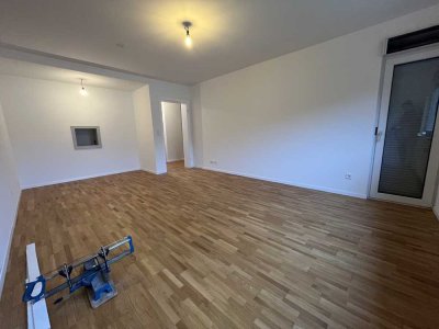 Geschmackvolle 2-Raum-Wohnung mit Balkon und Einbauküche in Leverkusen