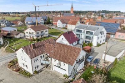 Vielseitiges Zweifamilienhaus mit zusätzlichem Apartment und Bauplatz in Schemmerhofen