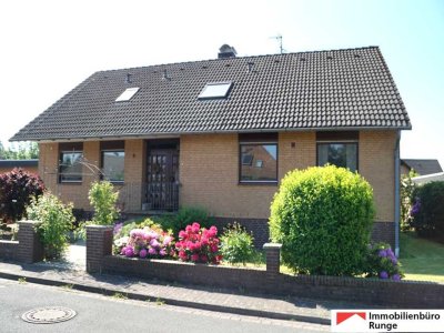 Gepflegtes Einfamilienhaus mit Vollkeller und Doppelgarage in bevorzugter Wohnlage von Lindhorst