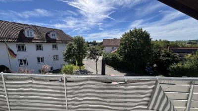 Von Privat: Dachgeschosswhg mit Balkon