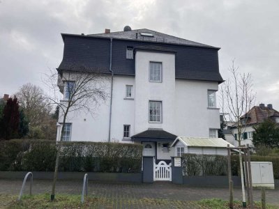 Attraktive 3,5-Zimmer Wohnung mit Terrasse und Garten in Frankfurt-Niederrad