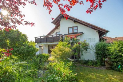 Großzügiges Einfamilienhaus in ruhigem Wohngebiet und mit idyllischem Garten