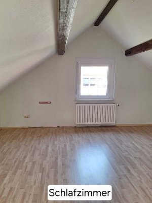 Helle 2-Zimmer Dachgeschosswohnung in Ettlingen-Schöllbronn