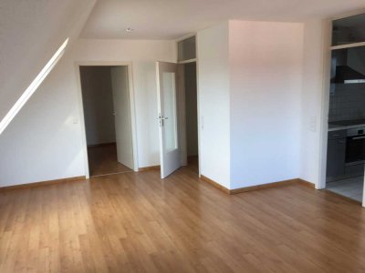 Stilvolle Dachgeschosswohnung mit EBK, Balkon und Tiefgaragenstellplatz (Duplex)
