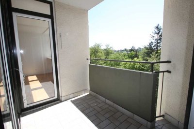 Stilvolles Wohnen in Königstein im Taunus: 3-Zimmer-Wohnung mit Dachterrasse und Balkon