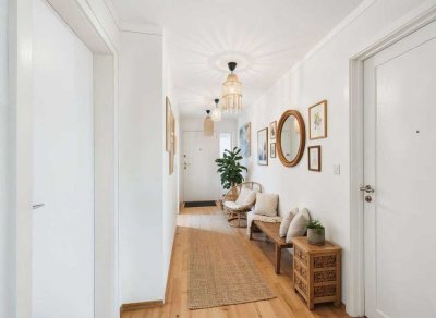 Solide & lichtdurchflutete 2-Zimmer Wohnung mit Garage & Balkon!