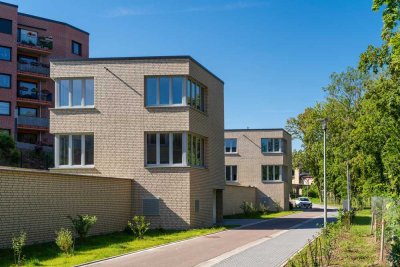 Wohnen an der Saale - Stadtvilla mit viel Komfort, Terrasse und Garten, Garage