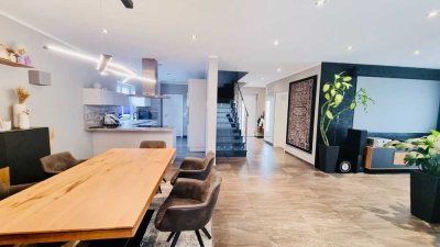 Exklusive Stadtvilla mit Außenpool, Heimkino und großem Grundstück in Bielefeld