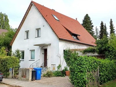 Ruhiges Einfamilienhaus in Pasing auf großem Grundstück