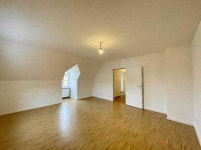 Charmante Dachgeschosswohnung mit separater Küche!