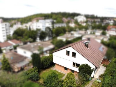 Charmante Doppelhaushälfte mit toller Aussicht, herrlichem Garten & Ausbaupotenzial!