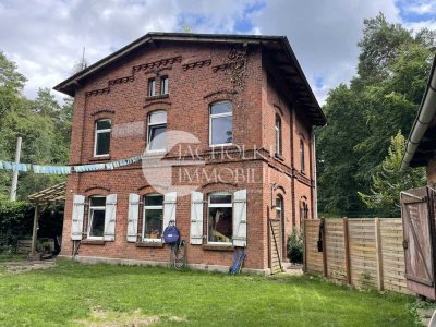 Ehemaliger Bahnhof mit Geschichte – Charmantes Landhaus auf großem Grundstück