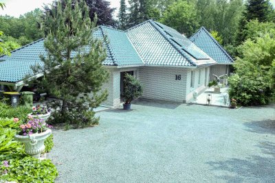 Freistehender Bungalow in der Lüneburger Heide mit parkähnlichem Grundstück