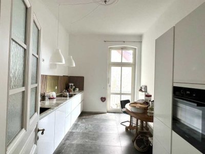 Charmante Altbauwohnung mit Kamin und Balkon im Kreuzviertel, bezugsfrei