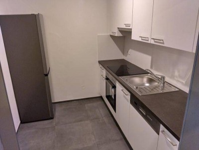 Erstbezug: Ruhiger 2 ZIMMER-NEUBAU + extra Küche neu möbliert + Bad mit Wanne + extra WC + Lift!