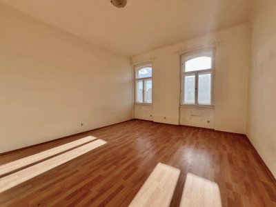 Sonnige Altbau-Garconniere mit tollem Ausblick