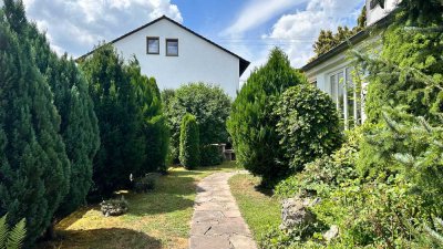 Renovierte EG-Wohnung mit Garten in Top-Lage