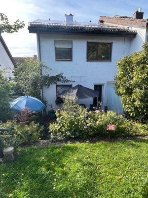 VON PRIVAT: Geräumiges und gepflegtes Haus - auf dem Schurwald