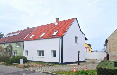 Saniertes Einfamilienhaus mit Garagen, Lagerhalle und einer ehemaligen Gaststätte als Hobby