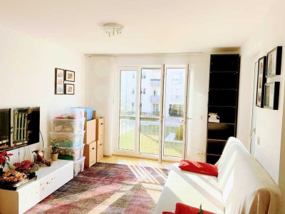 Exklusive 3,5-Zimmer-Wohnung mit Balkon und EBK + Teilmöbliert in Nymphenburg, München