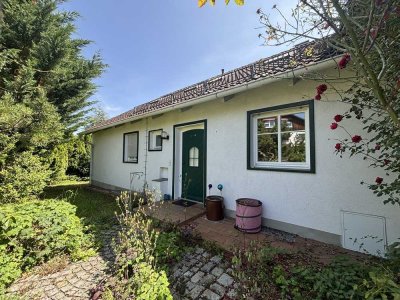 Renovierungsbedürftiger Bungalow auf Traumgrundstück
