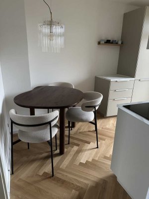 Modernes Wohlfühl-Zuhause: Stilvolle 2-Zimmer-Wohnung mit Süd-Balkon und kompletter Einrichtung