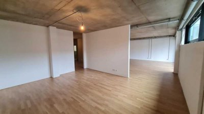 Moderne Loftwohnung mit Parkett, EBK und Balkon im alten Speicher!