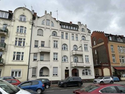 Provisionsfrei! Charmante 3,5-Zimmer-Wohnung mit großer, ruhiger Terrasse in Wiesbaden-Biebrich