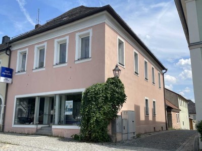 Großzügiges Wohn- und Geschäftsgebäude mit ehemaliger Apotheke