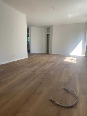 Erstbezug nach Vollsanierung - 4-Zimmer-Wohnung mit Garten in ruhiger Lage