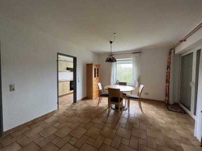 Gepflegte 2-Zimmer-Wohnung mit Einbauküche und Balkon- ideal für Singles oder Paare!